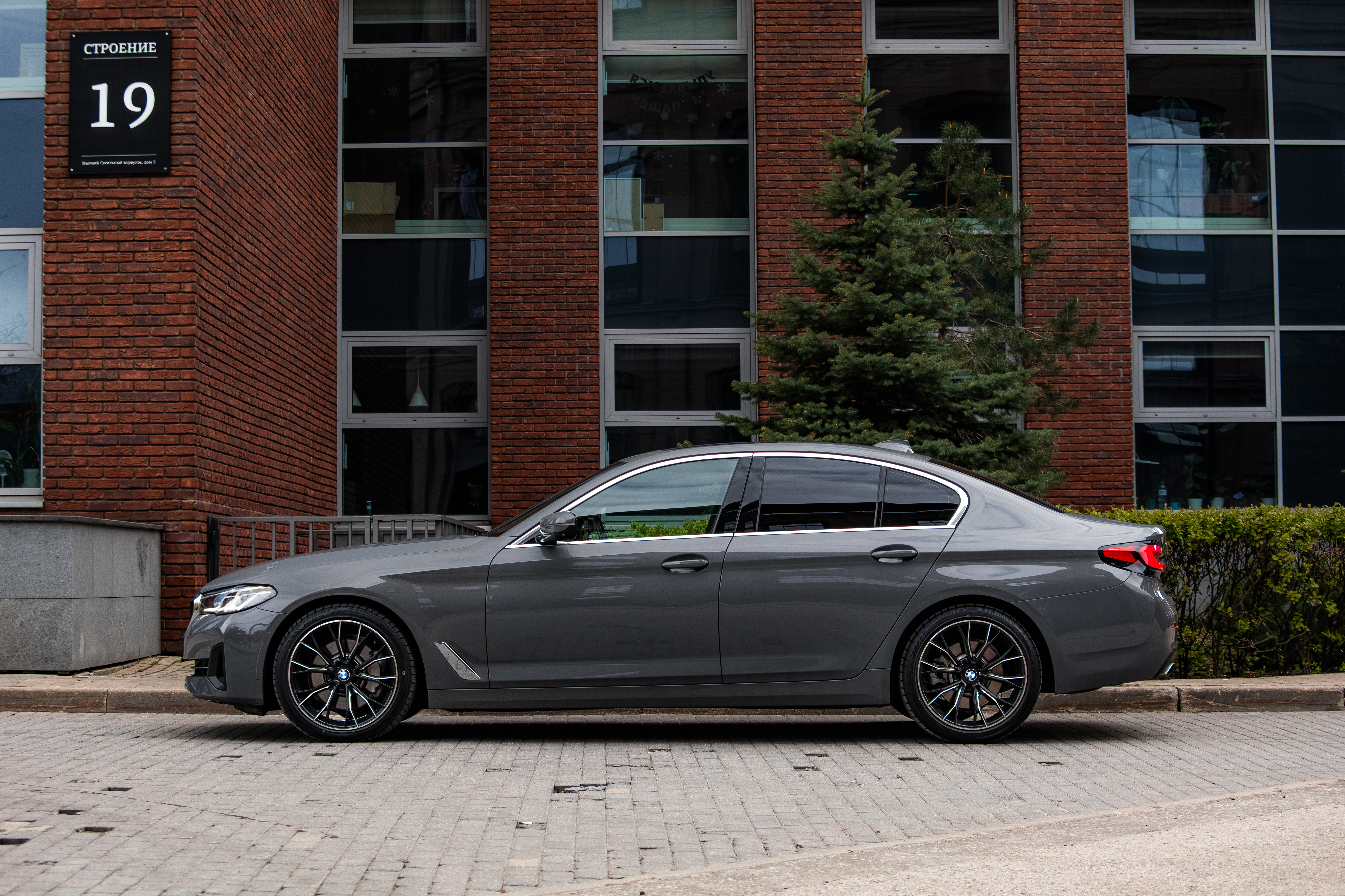 Аренда BMW 530i xDrive в Москве — фото 11
